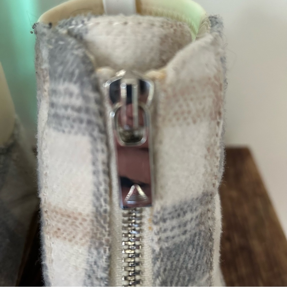 Aldo Plaid Zip-Up Ankle Boots size 7 - Picture 7 of 9